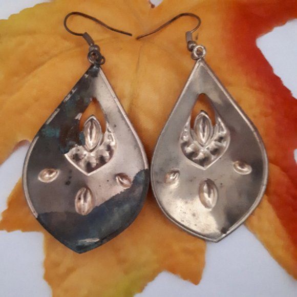 Vintage Tin Earrings Black Drop Dangle Teardrop Cutout - Picture 3 of 3